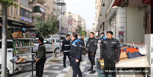 Haliliye’de Zabıta Kaldırım İşgallerini Önlüyor