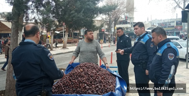 Urfa Büyükşehir Zabıta’dan Küflü Hurma Operasyonu