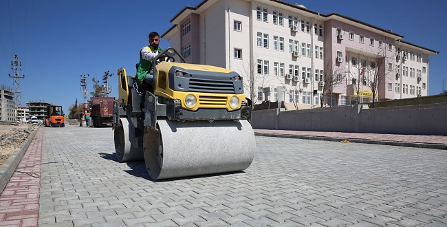 BATIKENT’TE YENİ YOLLAR KİLİTLİ PARKEYLE DÖŞENİYOR