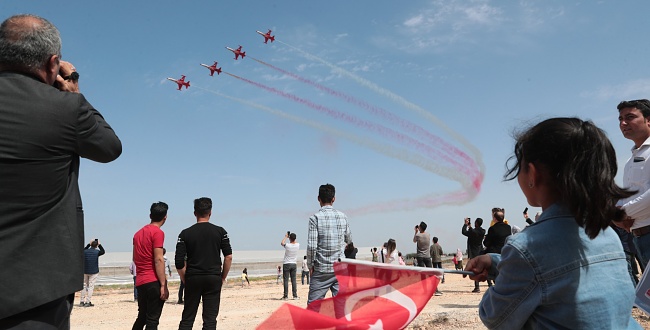 Türk yıldızlarından Şanlıurfa semalarında nefes kesen gösteri