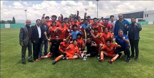 Şanlıurfa Büyükşehir Belediyespor gençleri şampiyon oldu