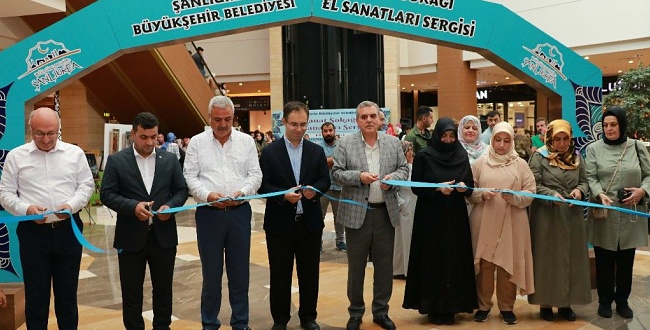 Başkan Beyazgül Sanat Sokağı El Sanatları Sergisinin Açılışını Yaptı