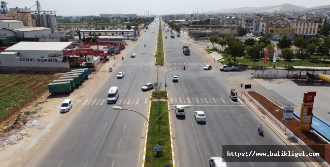 Büyükşehir Akçakale Yolunda Konforlu Ulaşımı Sağladı