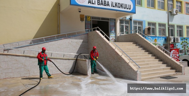 KARAKÖPRÜ’DE EĞİTİM SEZONU ÖNCESİ OKULLARDA KAPSAMLI TEMİZLİK