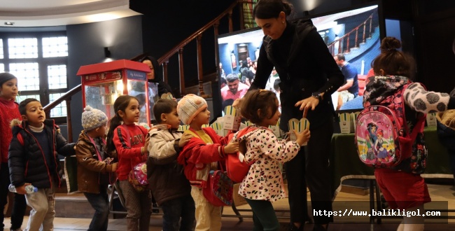 Şanlıurfalı Çocuklar Dijital Sinemada Doru Çizgi Filmini İzledi