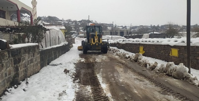 Şanlıurfa Büyükşehir'den Siverek'te Kar Mesaisi