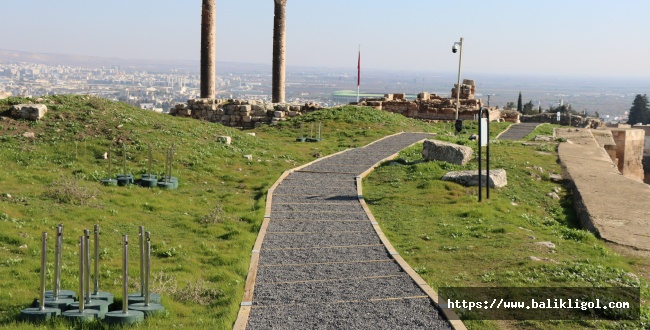 Tarihi Urfa Kalesine Yapılacak Ziyaretler İçin Yürüyüş Yolu Yapıldı