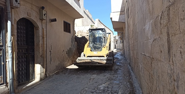 Eyyübiye’nin Tarihi Sokaklarındaki Molozlar Kaldırılıyor