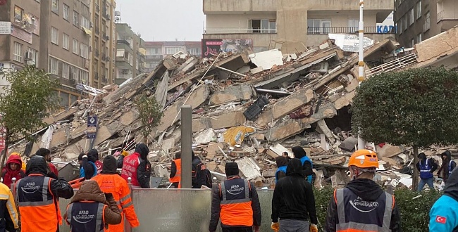 Şanlıurfa'da 9 Katlı Bir Bina Yıkıldı