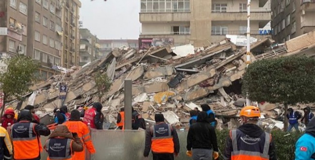 Şanlıurfa'da Ağır Hasarlı Binalar yıkılmaya Başladı