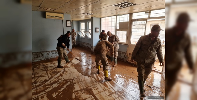 Urfa'da aile sağlığı merkezinin su bastı, Dernekten açıklama geldi