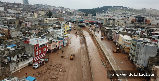 URFA'DA SEL BÖLGESİNDE TEMİZLİK ÇALIŞMASI DEVAM EDİYOR