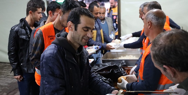 Başkan Beyazgül Hilvan’da Vatandaşlarla İftar Yaptı