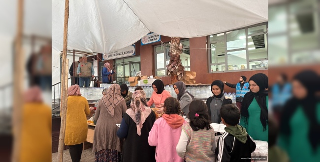 Urfa&#39;daki Meslek Lisesi Öğrencilerinden Adıyamanlı Depremzedelere İftar