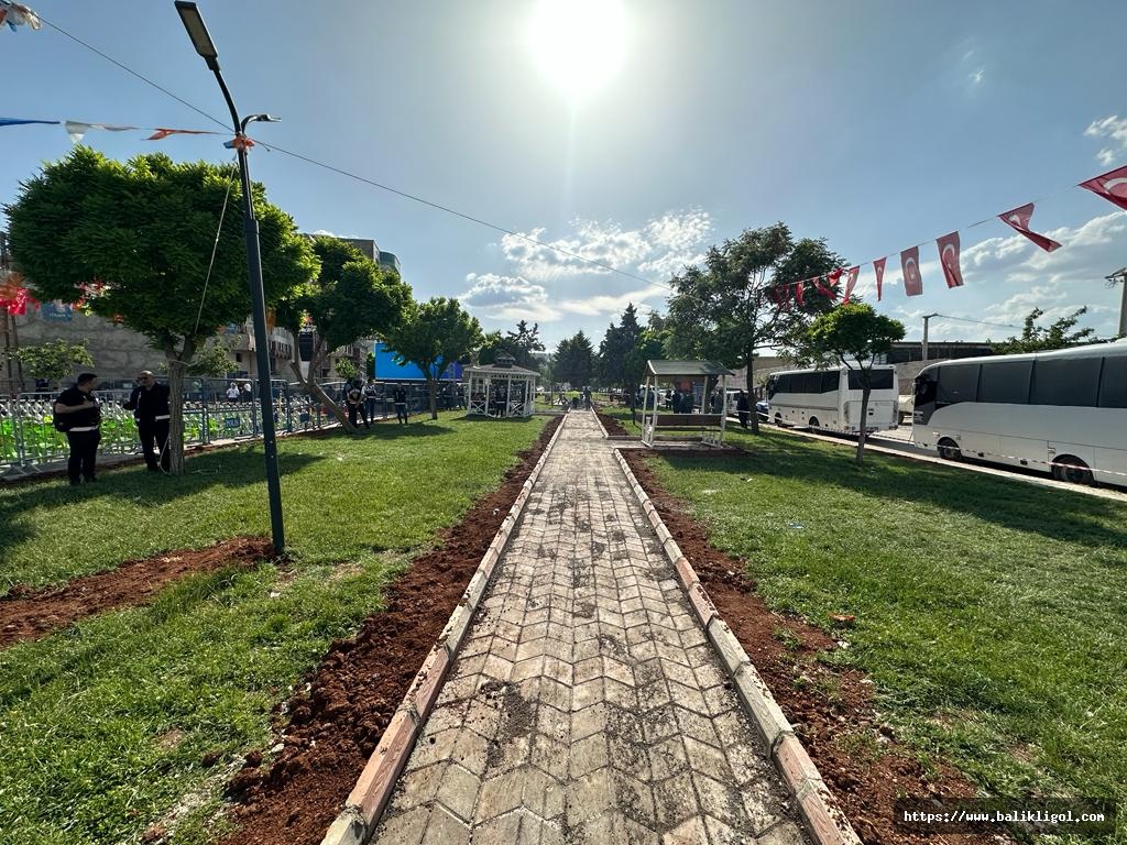 Eyyübiye Parkları Çiçeklerle Renkleniyor