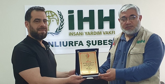 Filistin Büyükelçisi’nden Şanlıurfa İHH Başkanı Behçet Atila’ya Anlamlı Plaket!