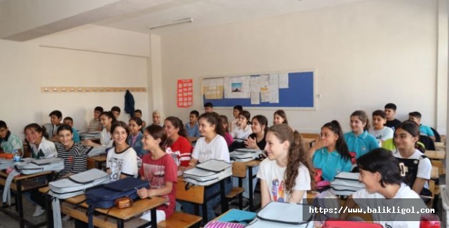 Başkan Beyazgül, İlk Ders Zilini Çaldı