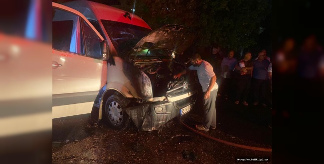 Seyir halindeki İşçi servisi alev alev yandı