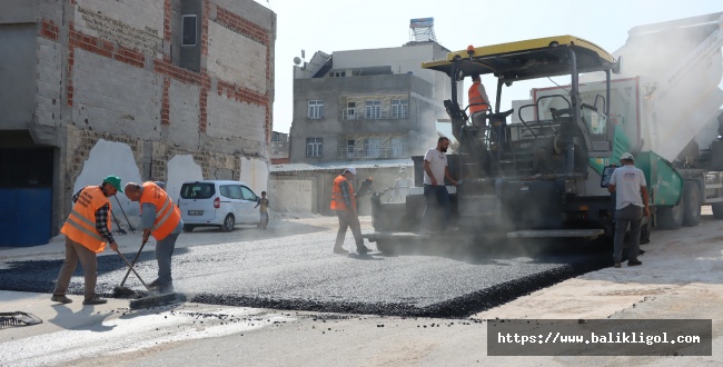 Hz. İbrahim ile Hz.Eyyüp makamları arasında yolda asfaltlama çalışması