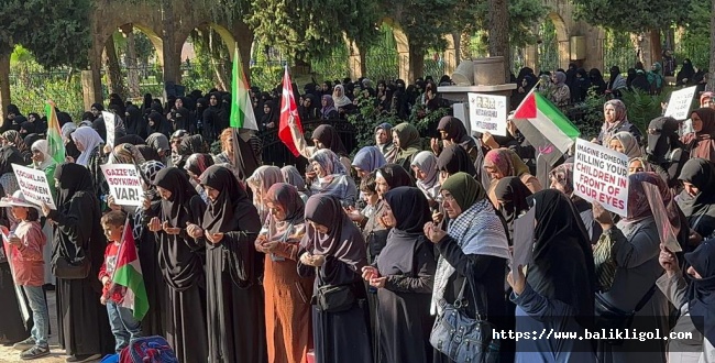 URFA’LI KADINLARDAN SESSİZ OTURMA EYLEMİ İLE GAZZELİ KADINLARA DESTEK!