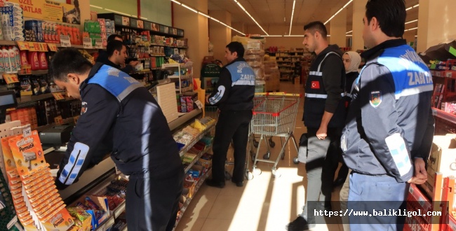 Zabıta Urfa'da Fahiş Fiyatta Ürün Satanlara Baskın Düzenledi