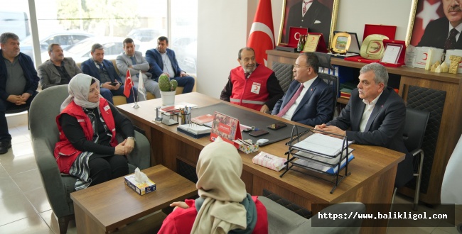 TBMM Başkanvekili Bozdağ'dan Kızılay Şanlıurfa Şubesine Ziyaret