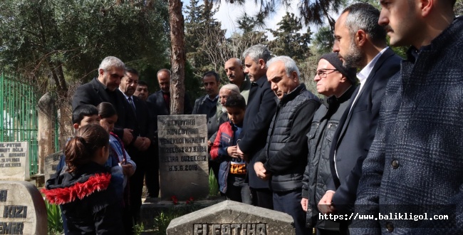 TENEKECİ MAHMUT MEZARI BAŞINDA ANILDI