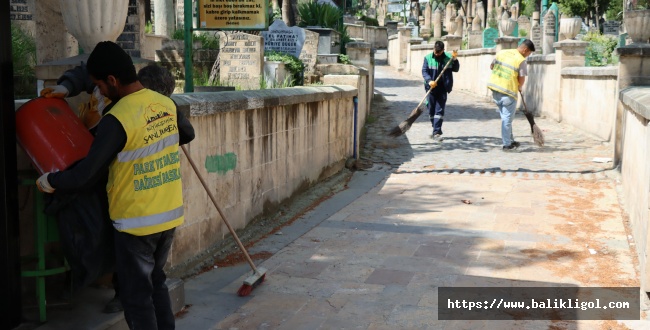 Urfa'da Mezarlık Ziyareti İçin Bayram Temizliği