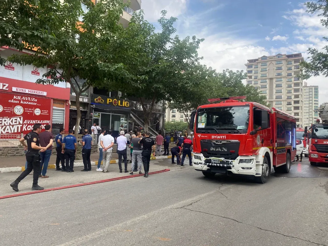 Karaköprü'de Av Bayisinde Çıkan Yangın