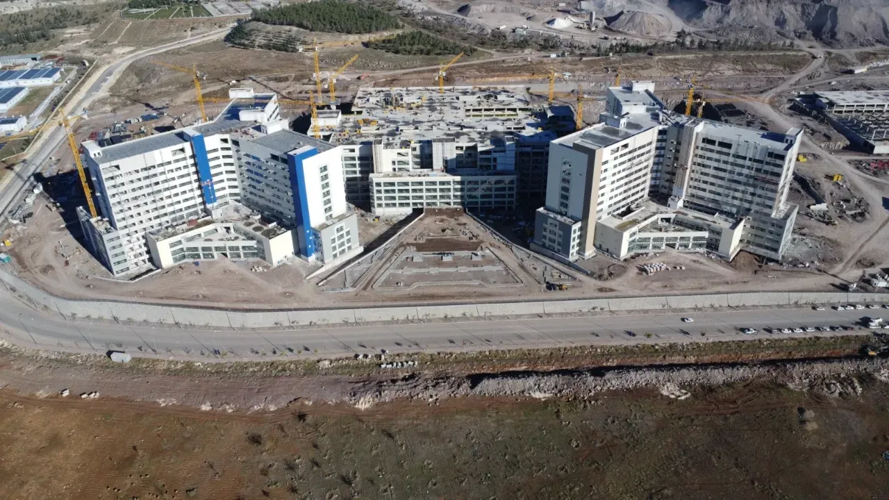 Şanlıurfa Şehir Hastanesi'nde çalışmalar devam ediyor