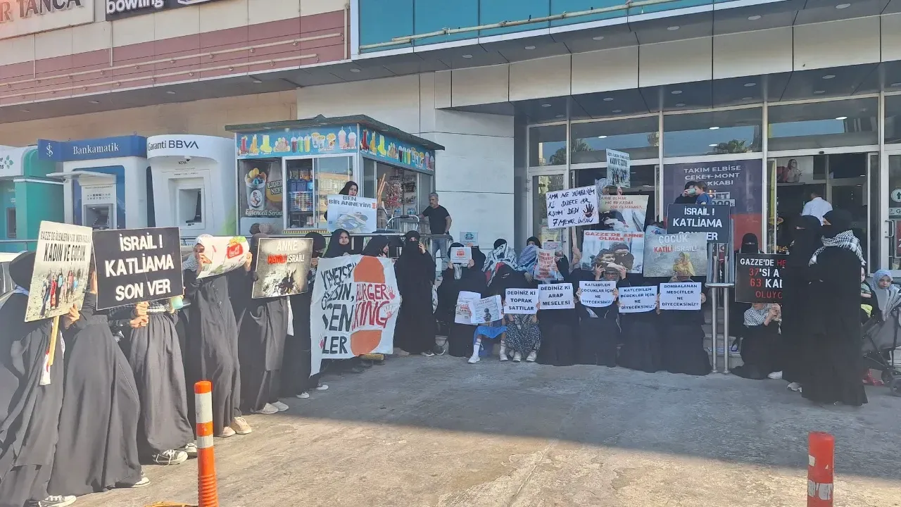 Şanlıurfa’da Kadınlardan Gazze İçin Oturma Eylemi