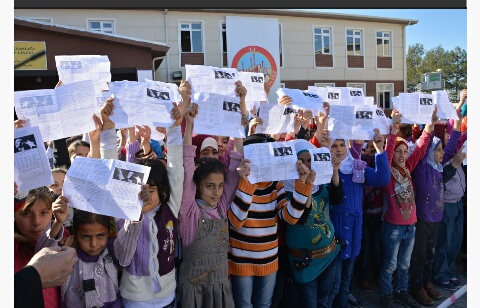 Urfa'daki Suriyeli öğrencilerinde  karnelerini aldılar