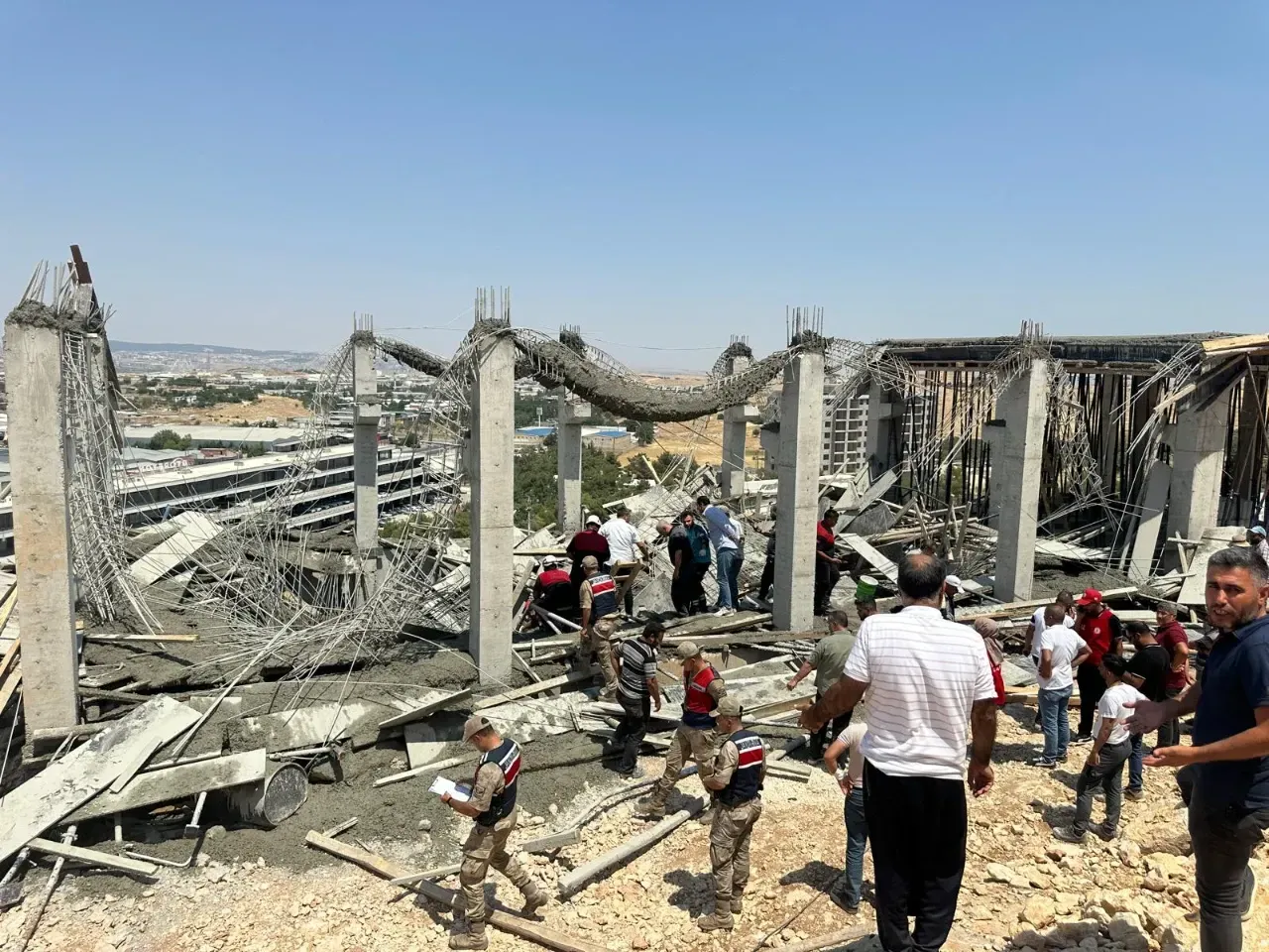 Şanlıurfa'da İnşaat Çöktü: 2 İşçi Yaralandı