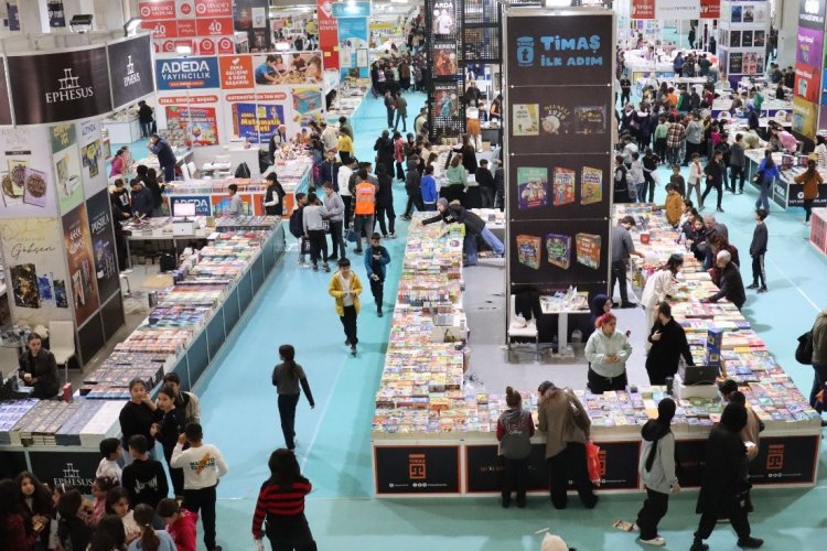 Her gün Şanlıurfa Kitap Fuarı Dolup Taşıyor