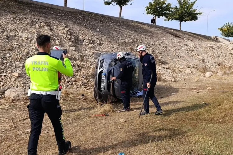 Hızını alamayınca takla attı: 3 Yaralı