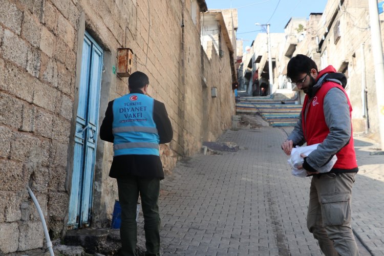 Urfa Müftülüğü ihtiyaç sahibi ailelere nakdi yardım yaptı