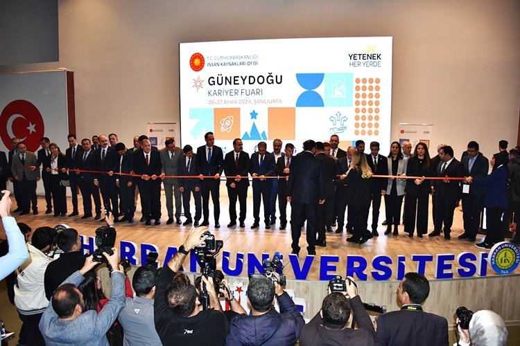 On Binlerce Kişinin Katılacağı Güneydoğu Kariyer Fuarı Harran Üniversitesi'nde Başladı