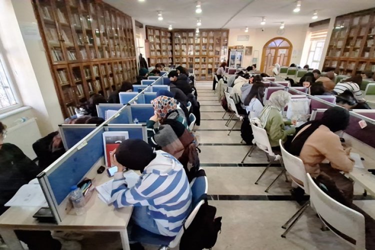 Urfa'da Öğrencilerin Merkezi Kütüphanelerde  sınav dönemi yoğunluğu başladı