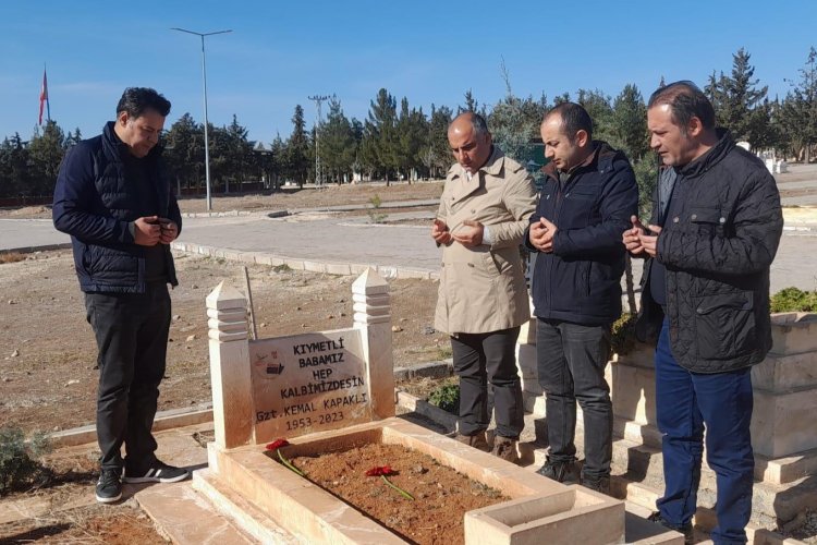 Gazeteciler Gününde Vefat Eden Arkadaşlarına Vefa: Mezarı Başında Andılar