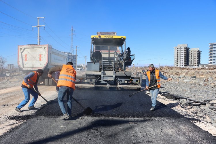 Büyükşehir Belediyesi, Siverek’te Çevre Yolunu Asfaltladı