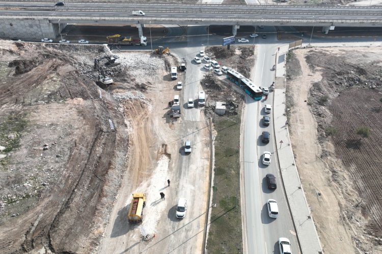 Karaköprü Ataşehir Kavşağında Yol Genişletme Çalışması Devam Ediyor