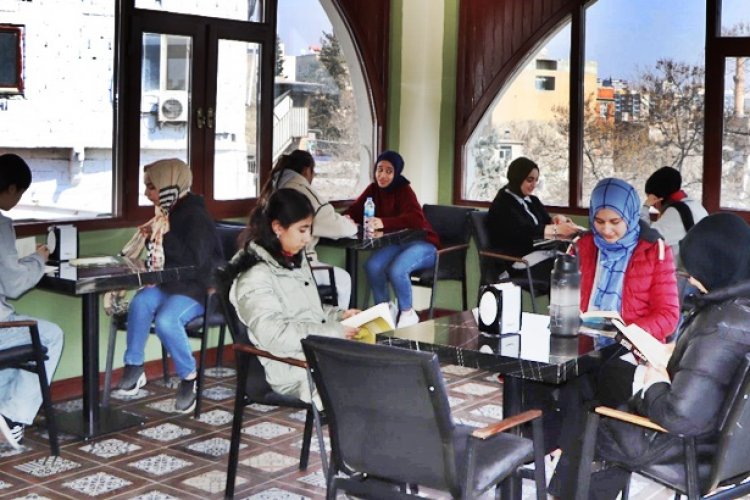 Şanlıurfa’da Kı̇tap Kafe, Öğrencı̇lerı̇ Ağırladı